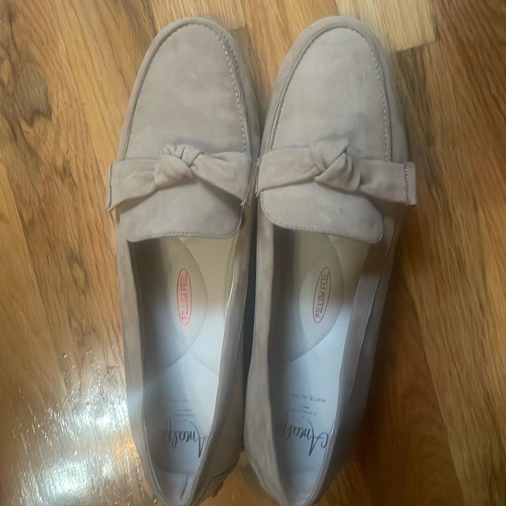 Nwot! Amalfi Suede Flats View 4